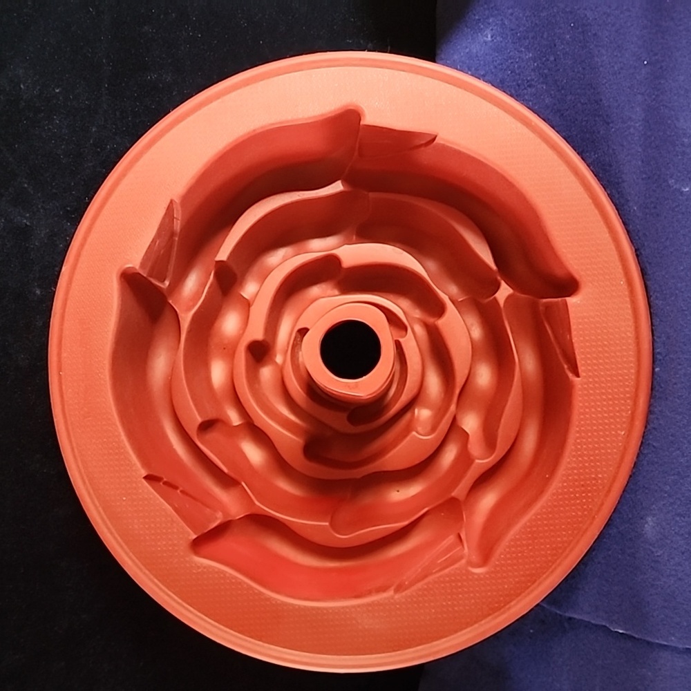 Kitchenaid Silicon Rose Bundt Cake or Gelatin Mold, Bakeware.
